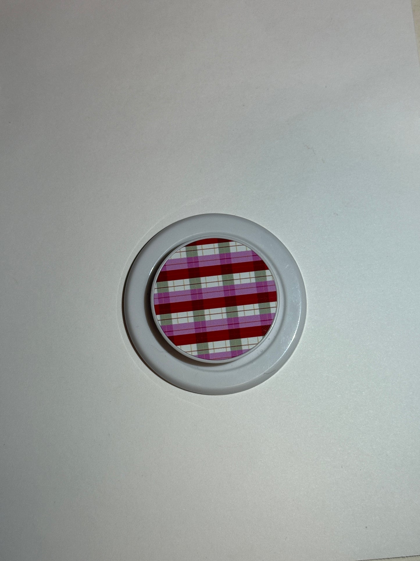 New!! Very Berry Gingham MagSafe Phone Grip