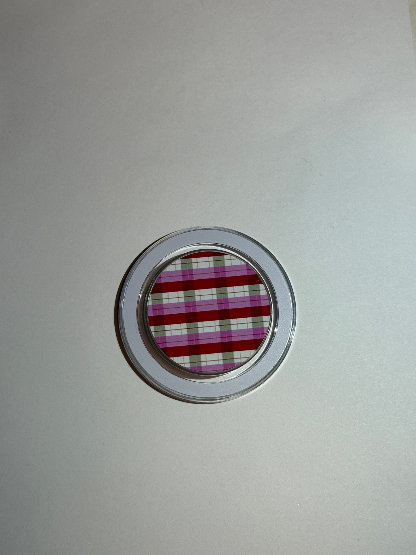 New!! Very Berry Gingham MagSafe Phone Grip